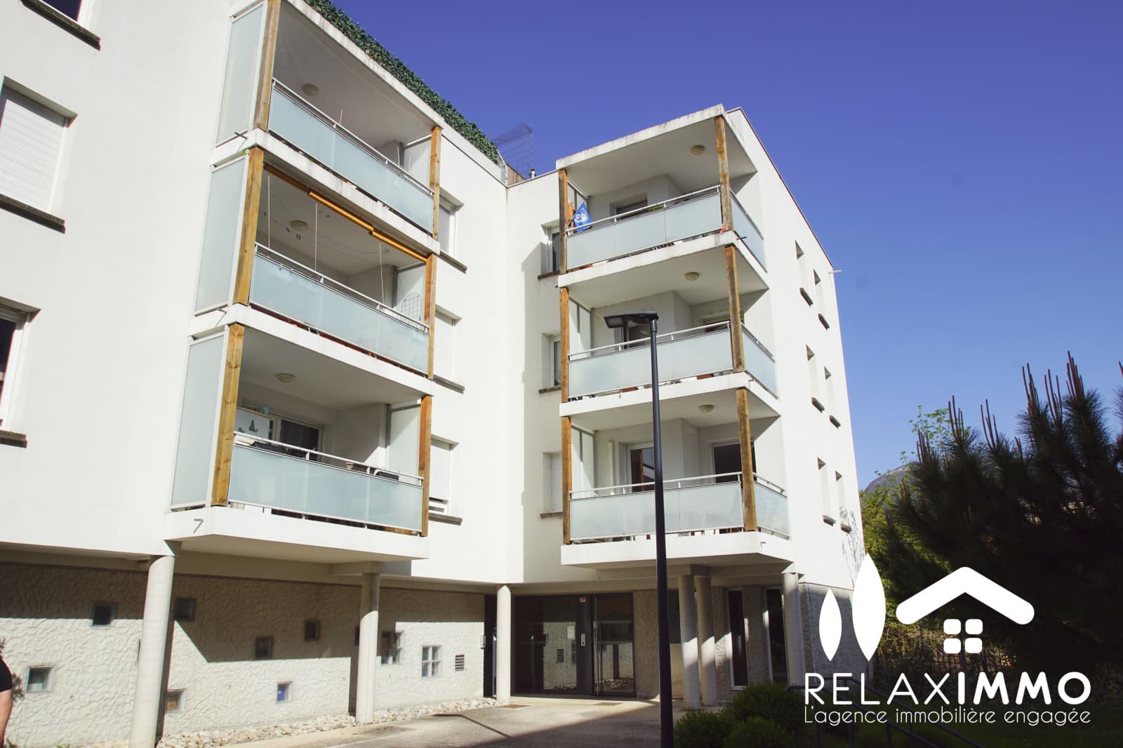 RARE - CHIC ET CONFORT ABSOLU - T2 DE 61 M² AVEC BALCON